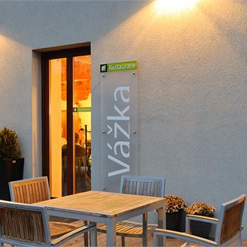 Květnová otevírací doba restaurace Vážka